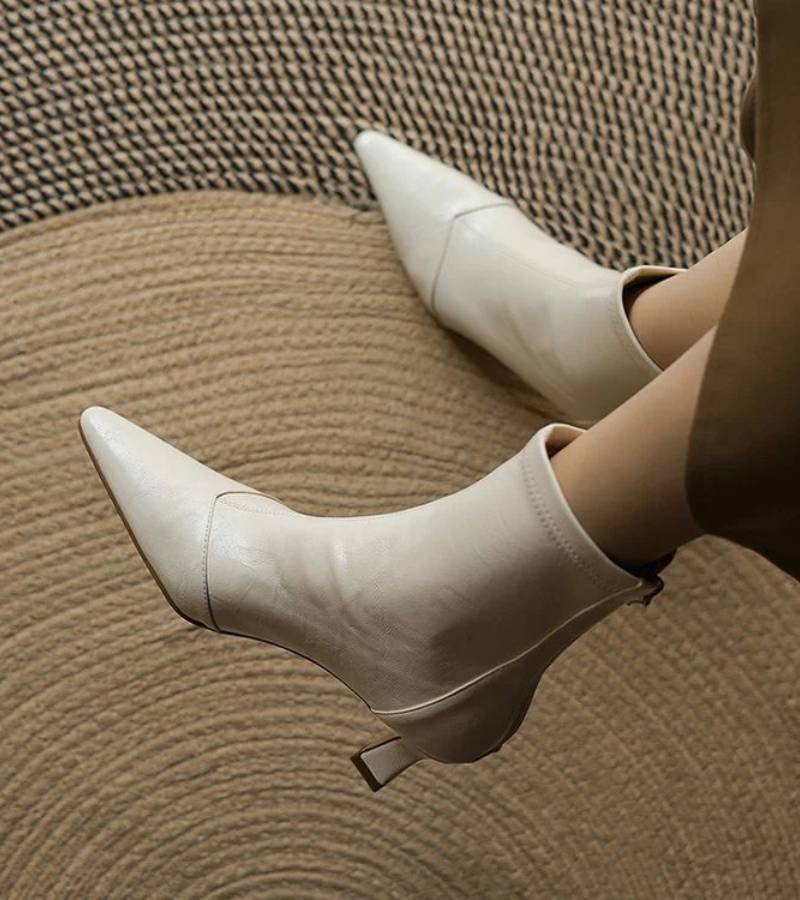 Amelia - Kifinomult, magas sarkú bokacsizma